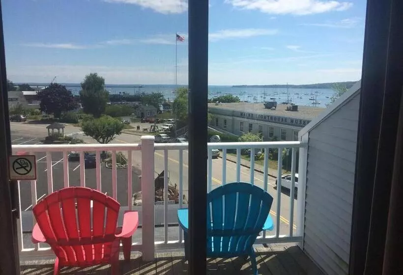 Hotelli Trade Winds On The Bay