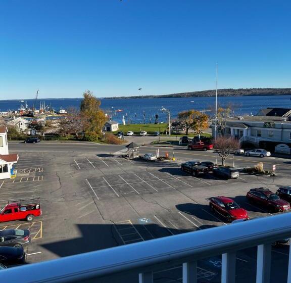 فندق Trade Winds On The Bay