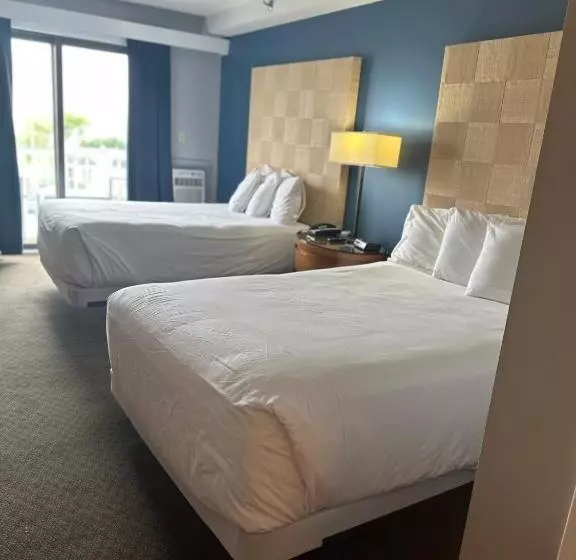 Hotelli Trade Winds On The Bay