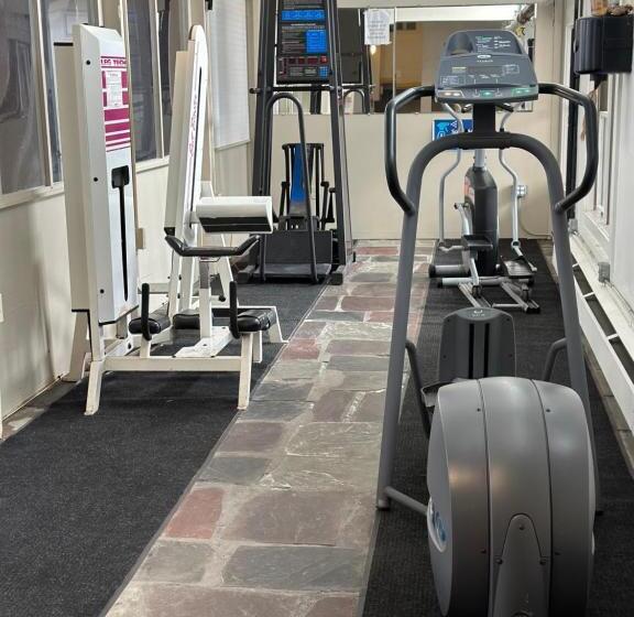 فندق Trade Winds On The Bay