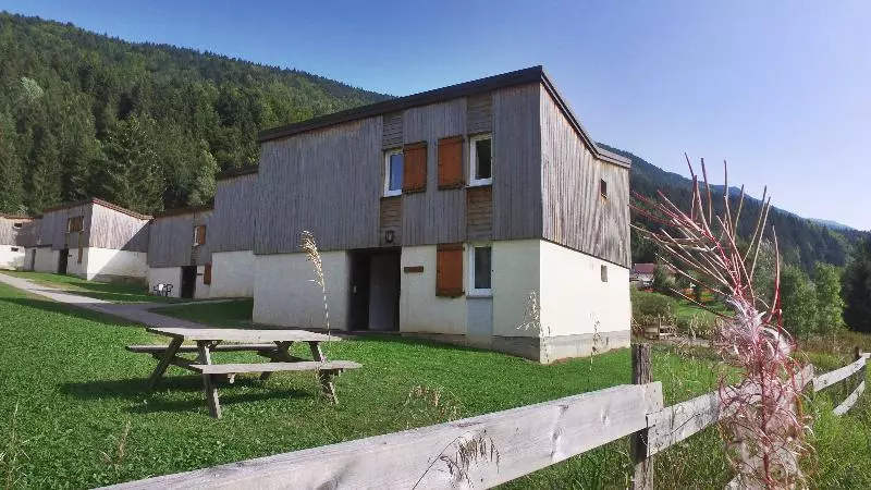 Hotelli Vvf Les Monts Jura