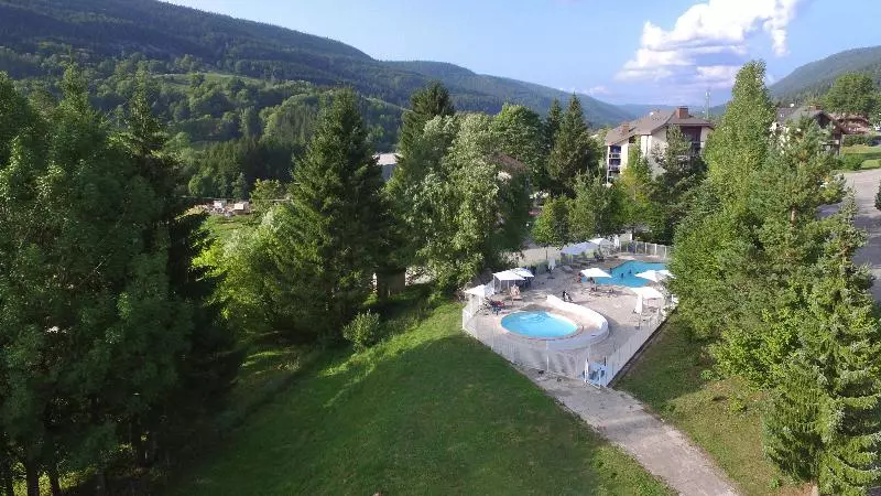 Hotelli Vvf Les Monts Jura