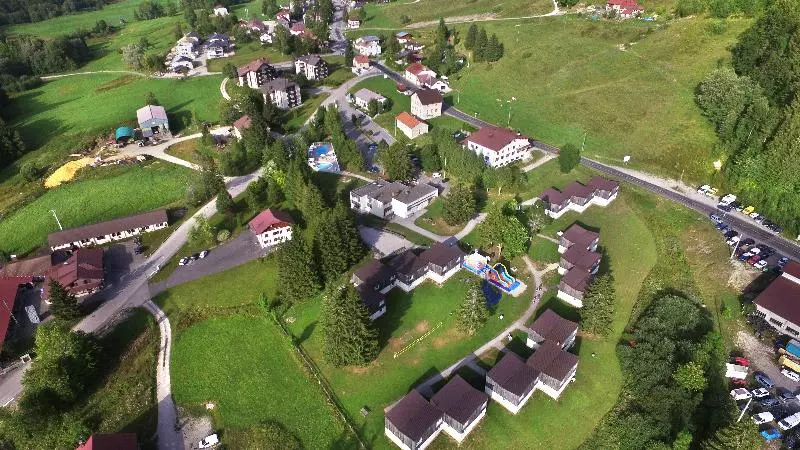 Hotelli Vvf Les Monts Jura