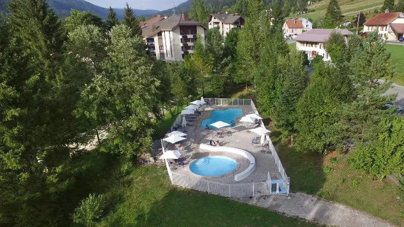 Hotelli Vvf Les Monts Jura