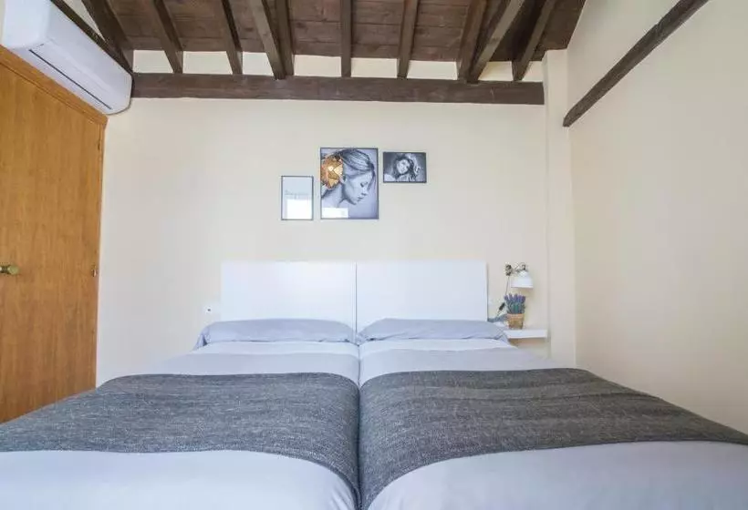 Apartamentos Nahira Suites 3000