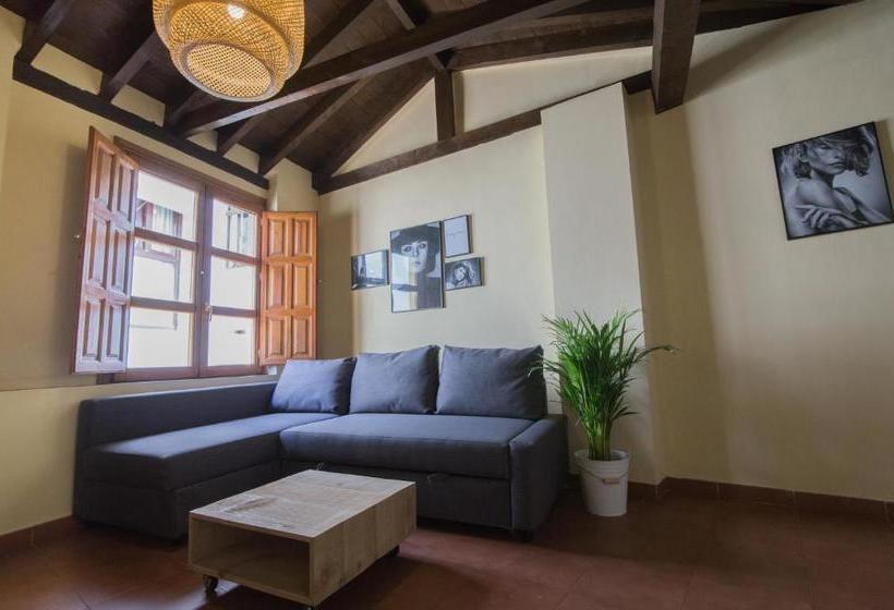 Apartamentos Nahira Suites 3000