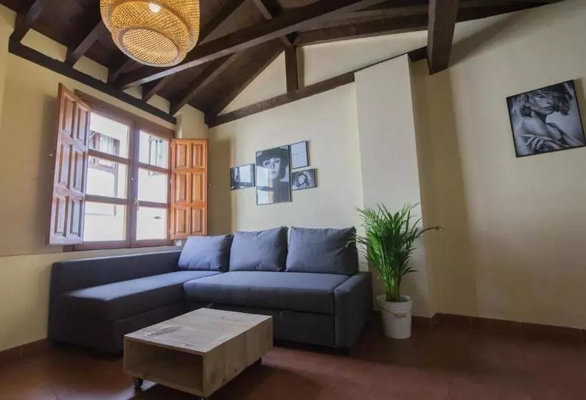 Apartamentos Nahira Suites 3000