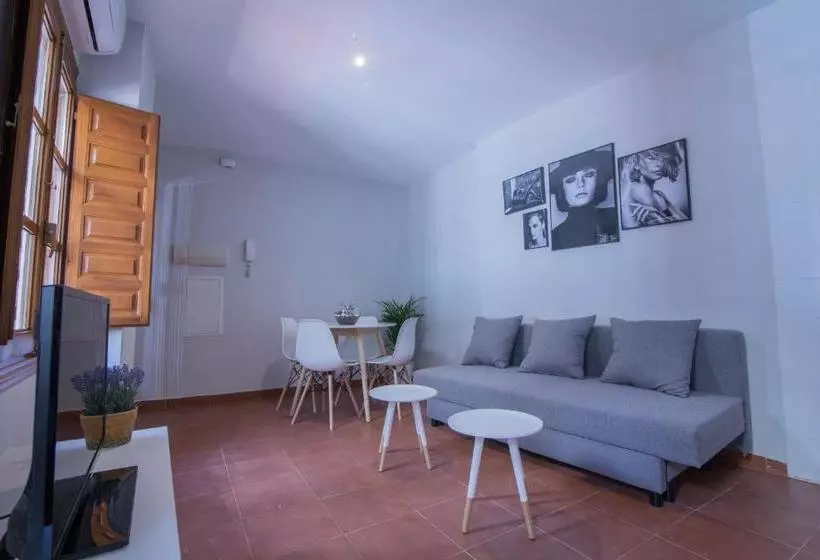 Apartamentos Nahira Suites 3000