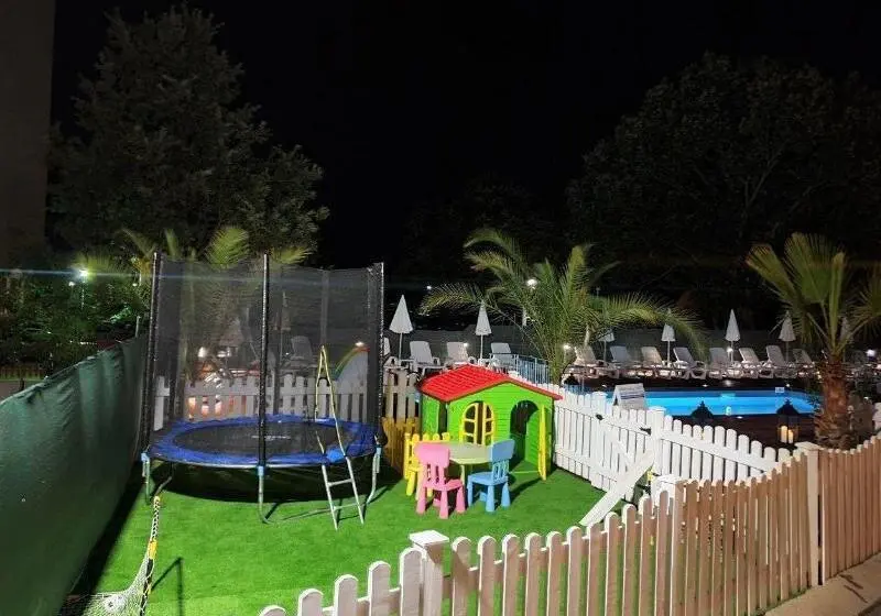 Family Hotel Sunday