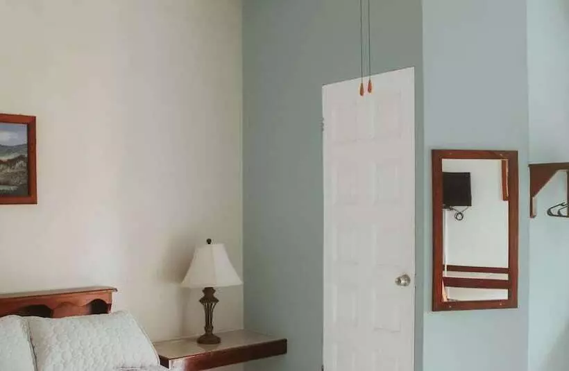 Hotelli Drift Inn Cayo