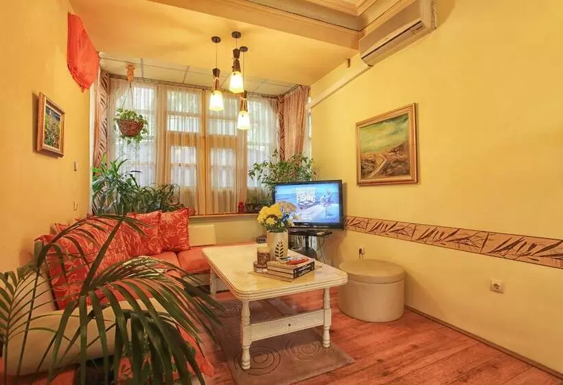 هتل Guesthouse Tomovi