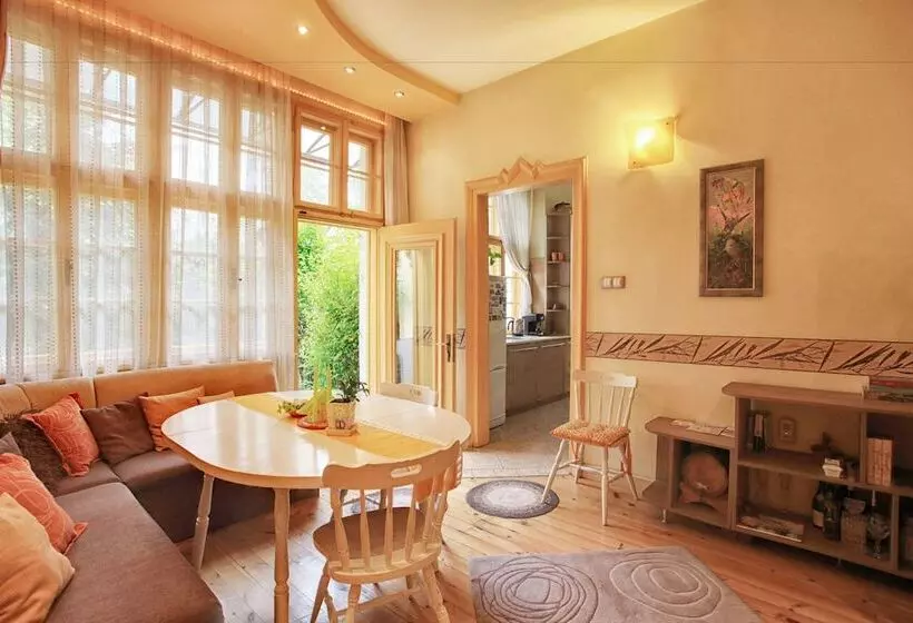 هتل Guesthouse Tomovi