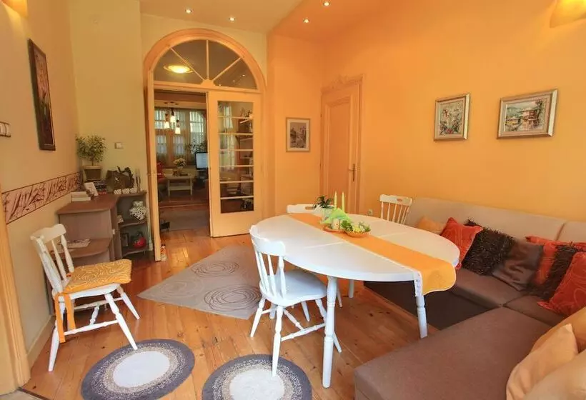 هتل Guesthouse Tomovi