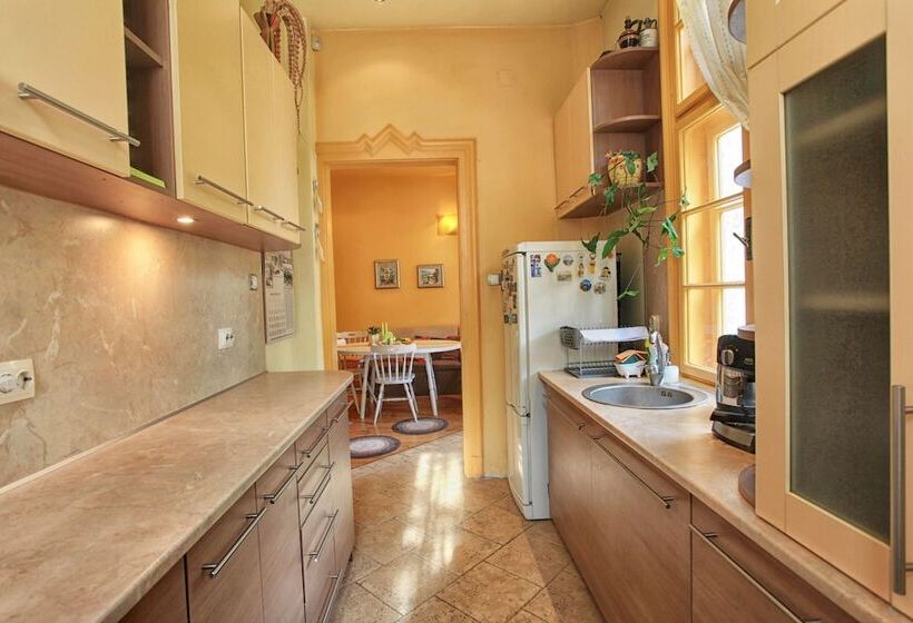 호텔 Guesthouse Tomovi