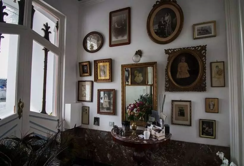 هتل La Villa Balat