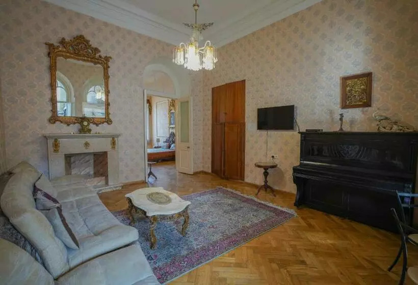 هتل Leon Rooms