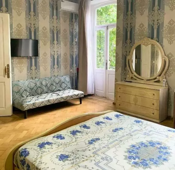 هتل Leon Rooms