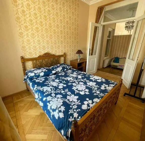 هتل Leon Rooms