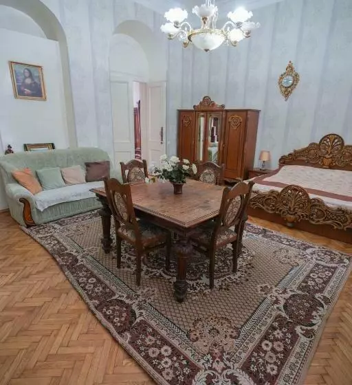 هتل Leon Rooms