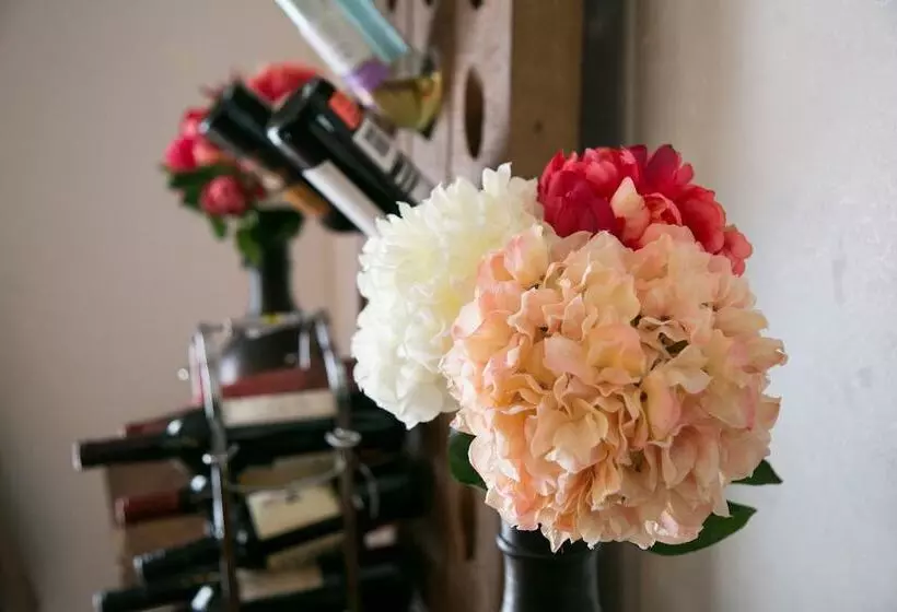 Hotelli Lou And Francis Guesthouse