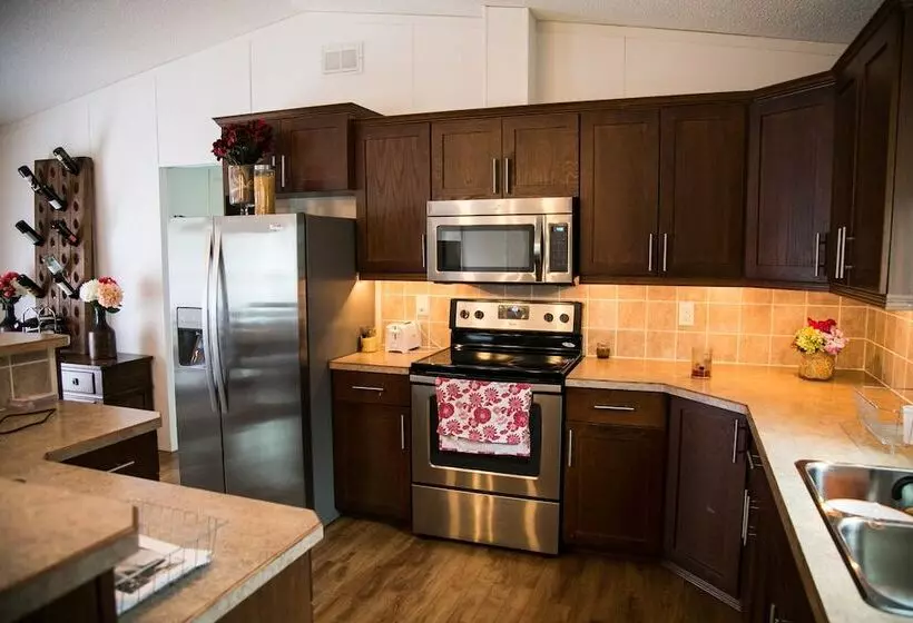 Hotelli Lou And Francis Guesthouse