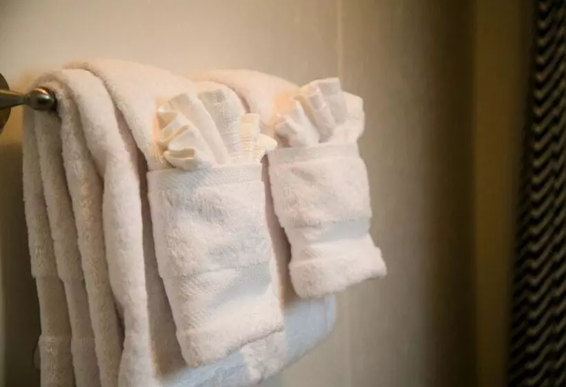 Hotelli Lou And Francis Guesthouse