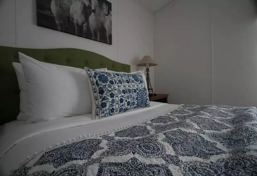 Hotelli Lou And Francis Guesthouse