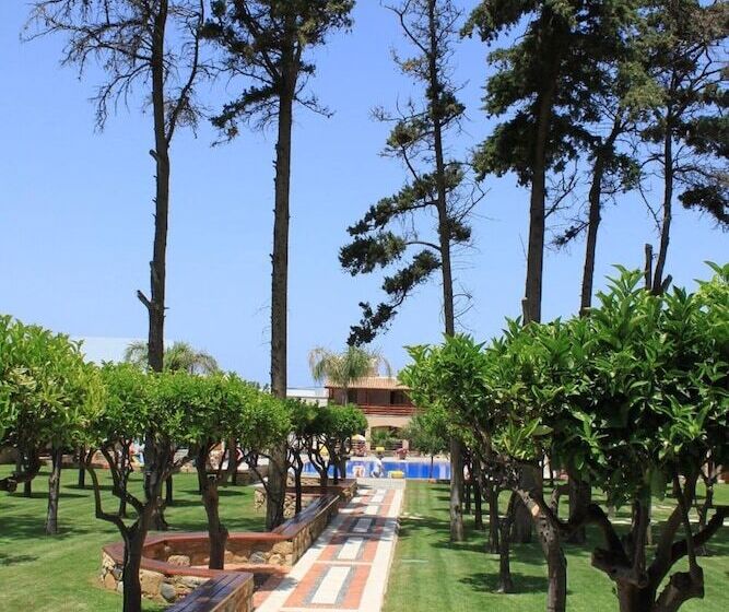 בית מלון כפרי Omega Platanias