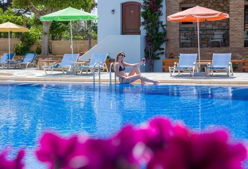 בית מלון כפרי Omega Platanias