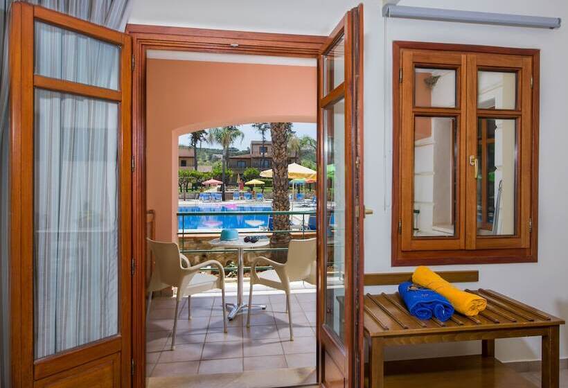 בית מלון כפרי Omega Platanias