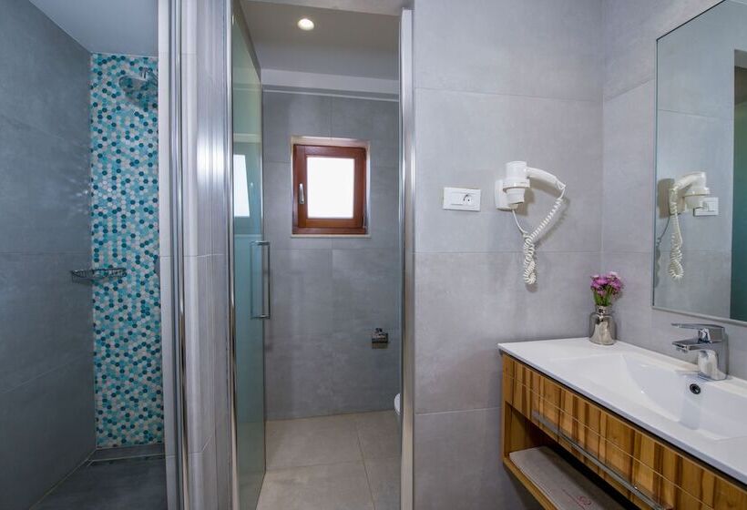 בית מלון כפרי Omega Platanias