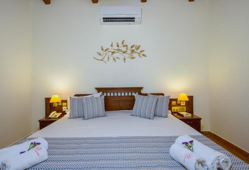 בית מלון כפרי Omega Platanias