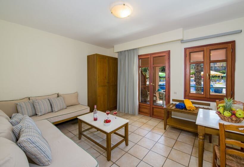 בית מלון כפרי Omega Platanias