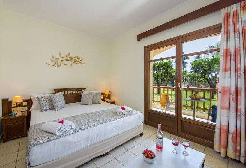 בית מלון כפרי Omega Platanias