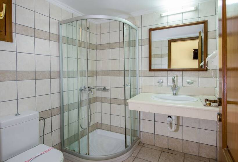 בית מלון כפרי Omega Platanias