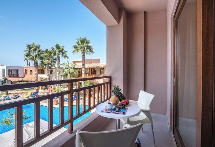 בית מלון כפרי Omega Platanias