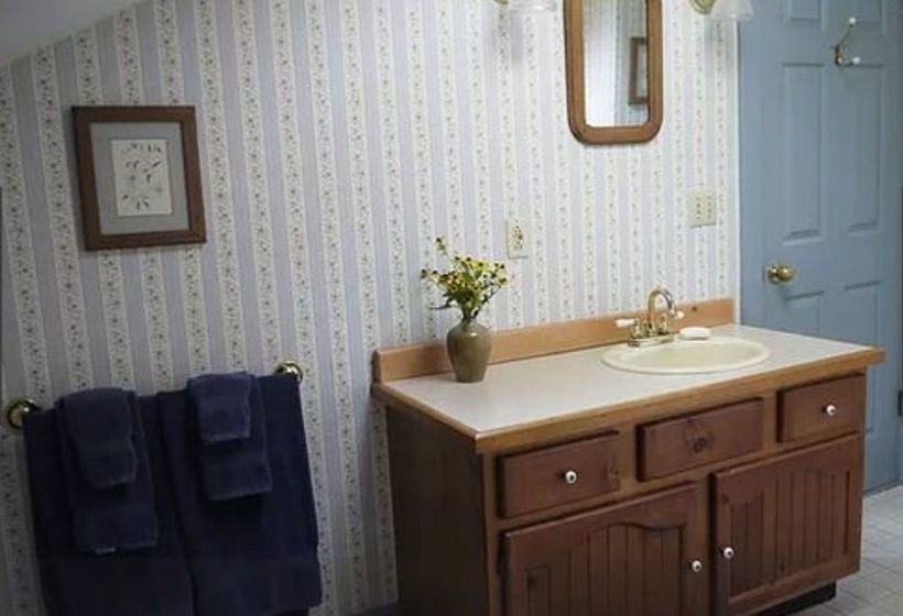 فندق Pine Hollow Inn