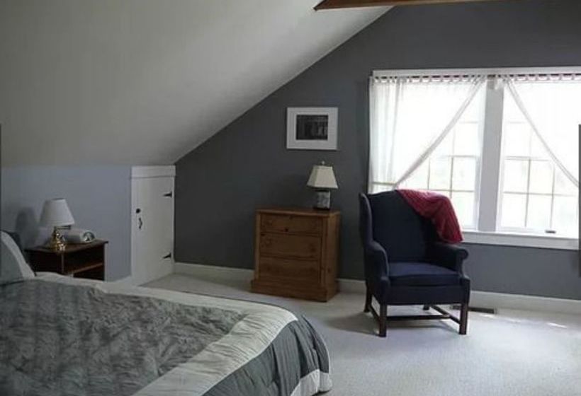 فندق Pine Hollow Inn