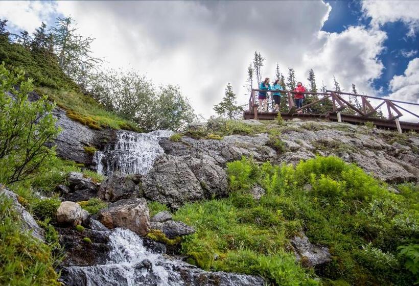 هتل Sunshine Mountain Lodge