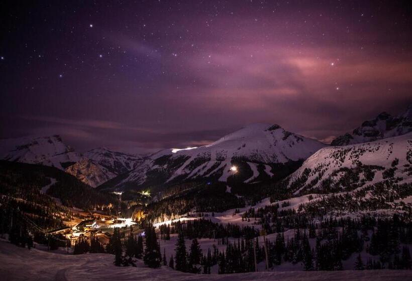 هتل Sunshine Mountain Lodge