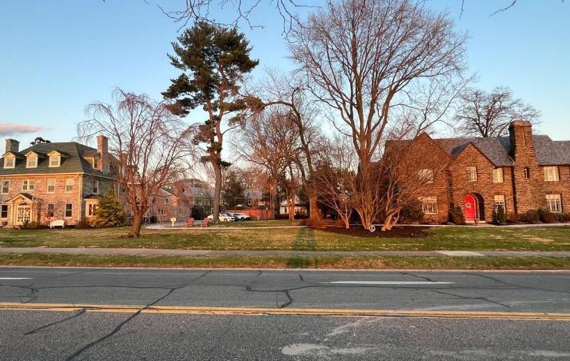 فندق The Manor On Front