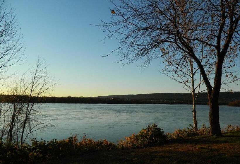 فندق The Manor On Front