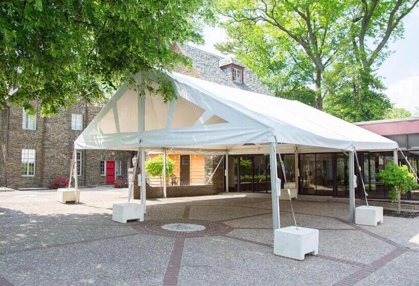 فندق The Manor On Front