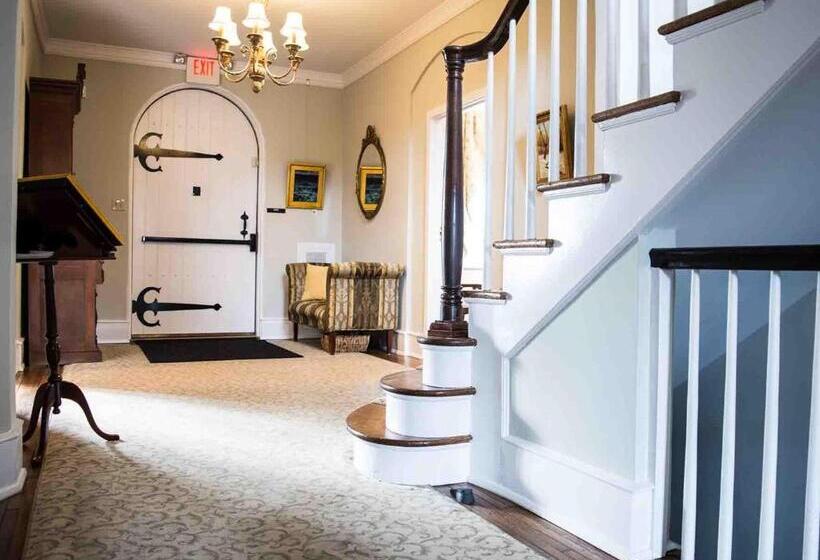 فندق The Manor On Front