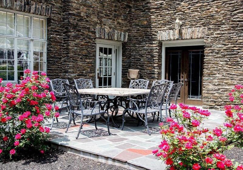 فندق The Manor On Front