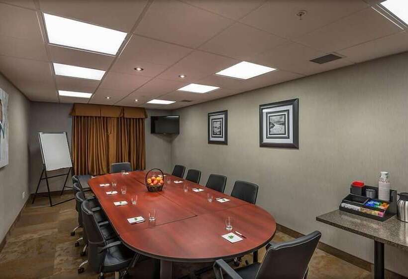 ホテル Timber Ridge Inn And Suites