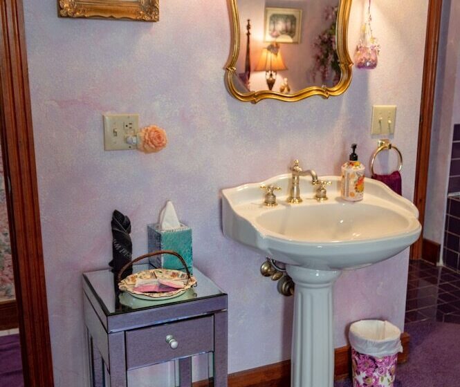 فندق Cliff Cottage Inn