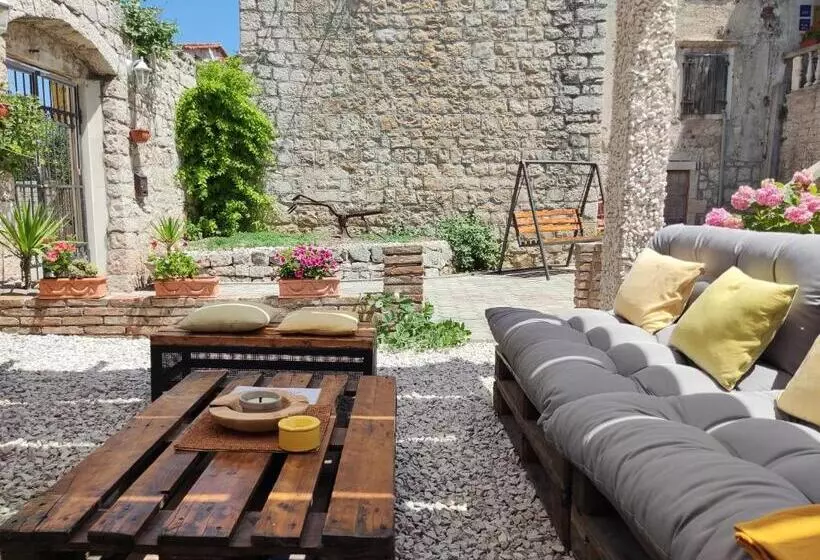 Hotelli Guest House Klaudija