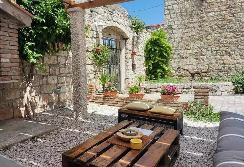 Hotelli Guest House Klaudija