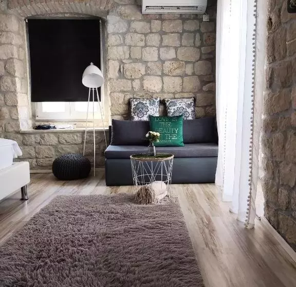 Hotelli Guest House Klaudija